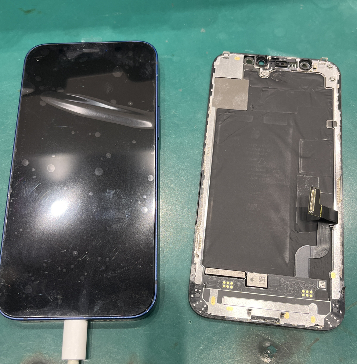 iPhone12mini(アイフォン12ミニ)の画面交換修理ならデータそのまま、即日修理のスマホ修理工房テラスモール湘南店へ！